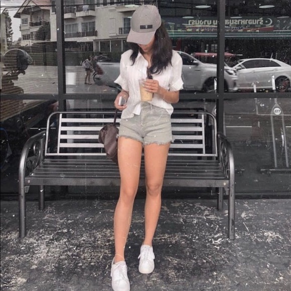 Meet the Posher Other - Hi! This is Pratiksha🤍🦋 Here to clear out pre-loved pieces from my wardrobe!